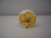 Anillo redondo Modelo (001): Flor amarilla.
