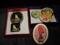 BROCHES
